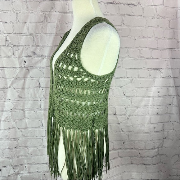 boutique Umgee Olive green Crochet Vest with Fringe sz small boho western - Picture 2 of 8